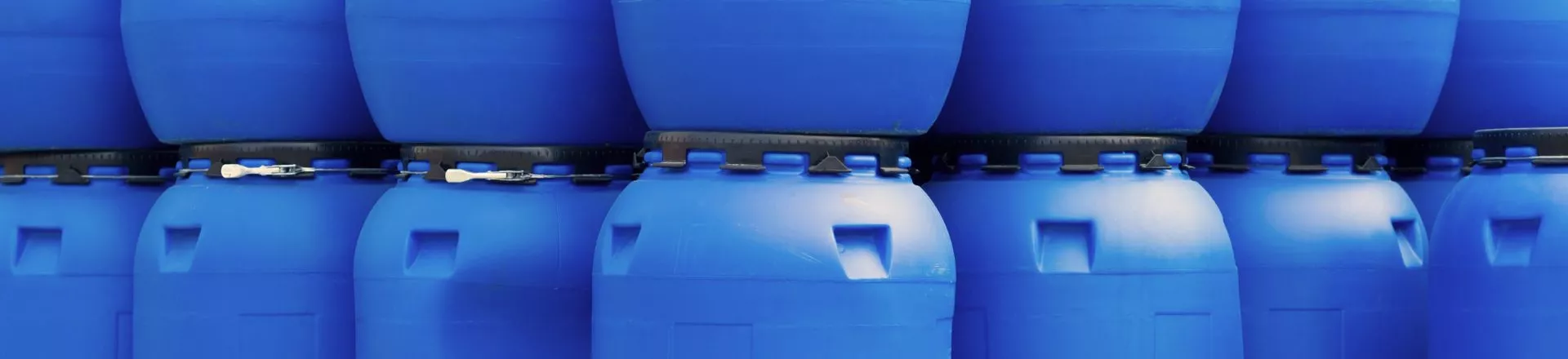 Staplade plastfat