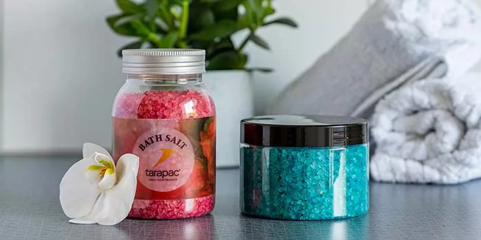 Plastburkar till badsalt och andra kosmetiska produkter